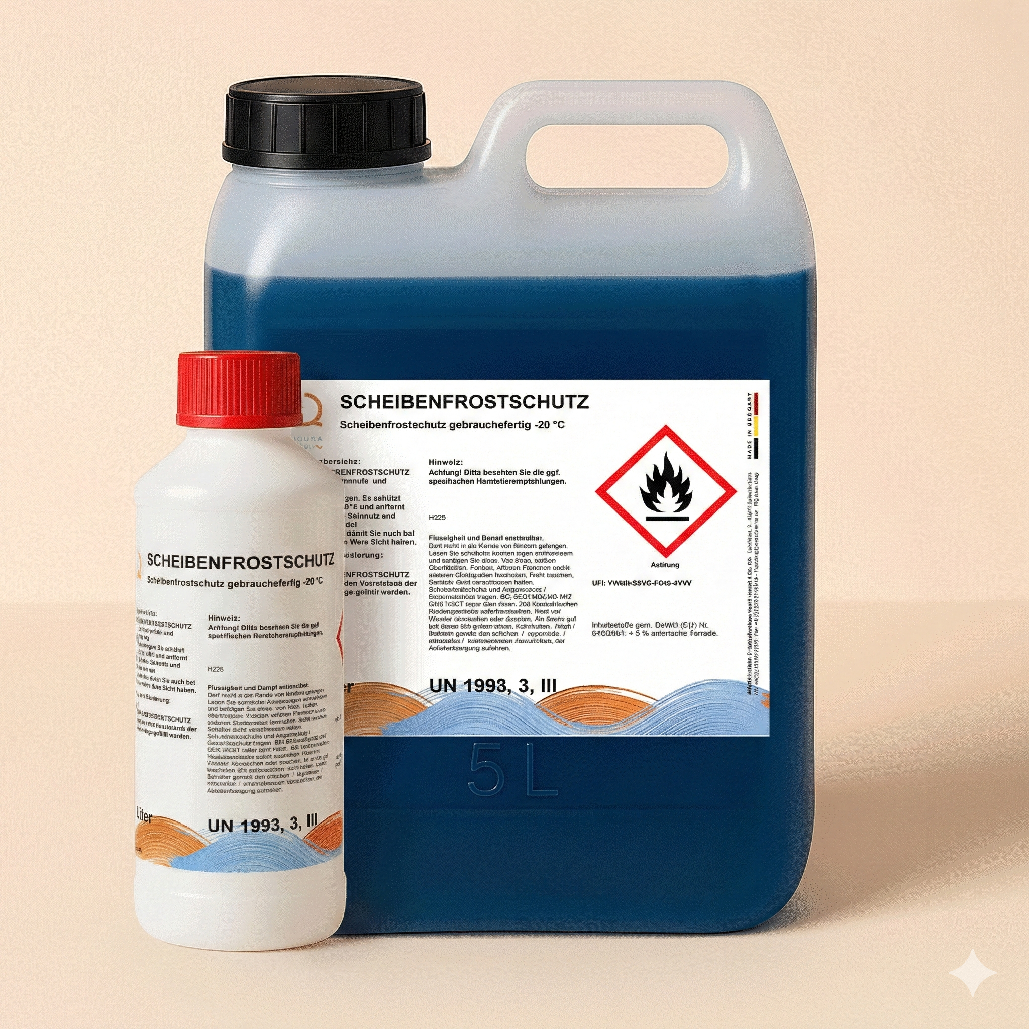 Produktaufnahme von zwei Gebinden RQ Scheibenfrostschutz gebrauchsfertig -20°C nebeneinander. Links steht eine kleine, weiße Kunststoffflasche mit rotem Schraubdeckel. Rechts daneben ein großer, transparenter 5-Liter-Kanister gefüllt mit blauer Flüssigkeit und schwarzem Deckel. Beide tragen das identische weiß-orange-blaue Etikett mit Gefahrensymbol.
